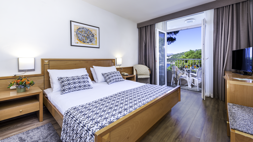 Hotelzimmer mit Doppelbett